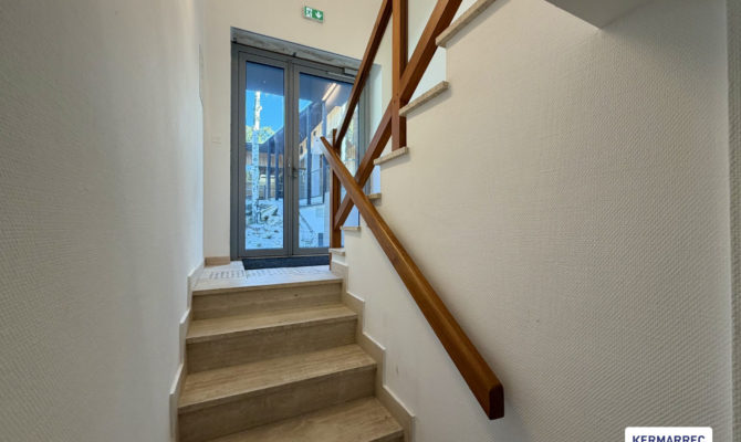 location Bureaux 120.00 m²