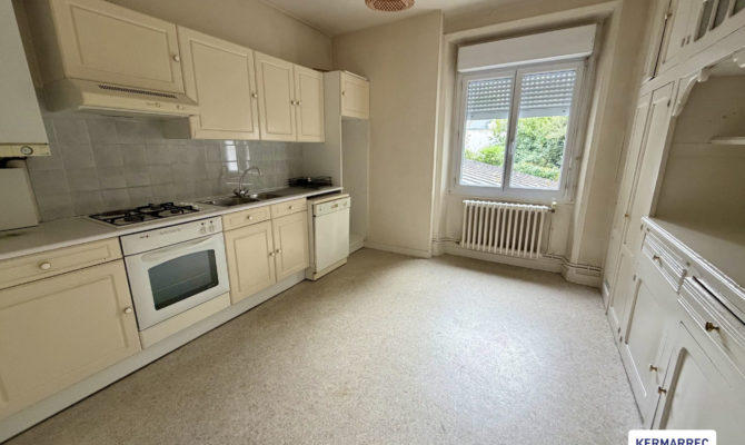 location Bureaux 136.00 m²