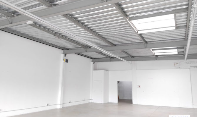 location Local d'activité 430.00 m²