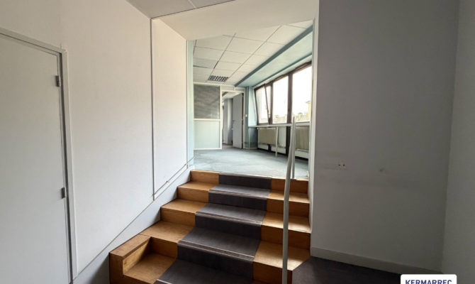 location Bureaux 180.00 m²