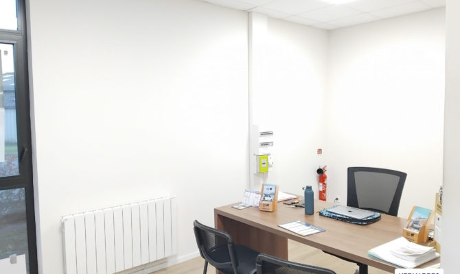 location Local d'activité 300.00 m²