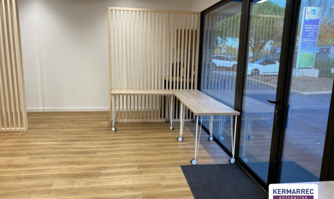 location Local d'activité 244.00 m²