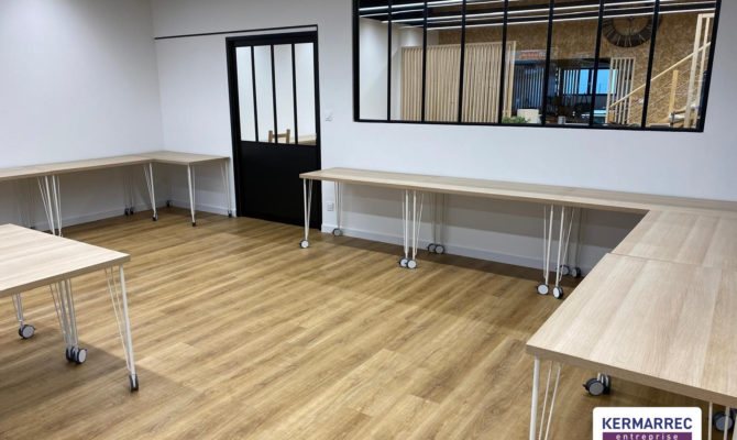 location Local d'activité 244.00 m²