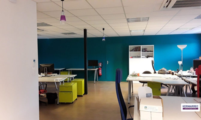 location Bureaux 240.00 m²