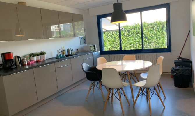 location Bureaux 240.00 m²