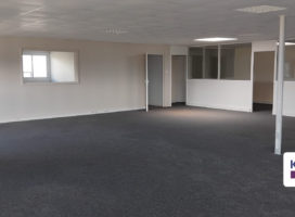 location Bureaux 242.00 m² Montgermont 35