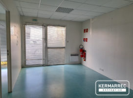 location Local d'activité 240.00&nbsp;m² Saint-Aubin-du-Cormier 35
