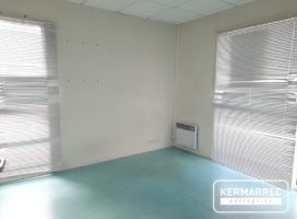 location Local d'activité 240.00&nbsp;m² Saint-Aubin-du-Cormier 35